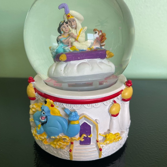 Vintage Rare 1992 Disney Aladdin and Jasmine Musical Snow Globe - Picture 1 of 11